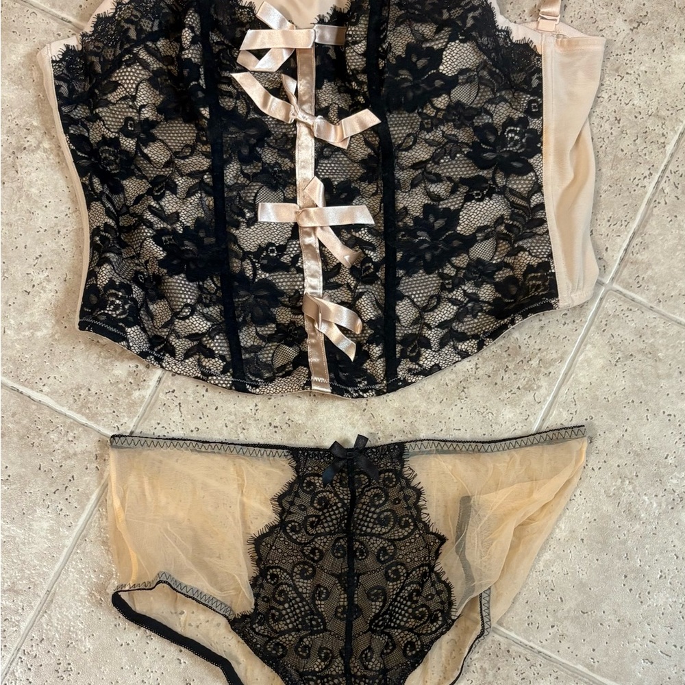 Cacique Black and Cream Lace Corset and Panties NWOT size 18/20